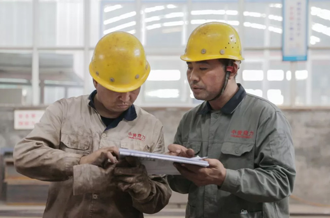 中譽鼎力生產車間工人有條不紊趕訂單 中譽鼎力生產車間工人有條不紊趕訂單