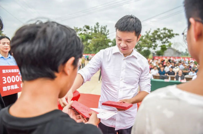 愛心助學捐贈儀式