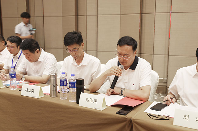 協會副會長緱海榮,委員會主任宋少民主持會議1.jpg 協會副會長緱海榮,委員會主任宋少民主持會議1.jpg