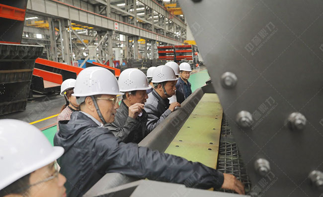 天瑞集團導(dǎo)一行蒞臨中譽鼎力參觀考察