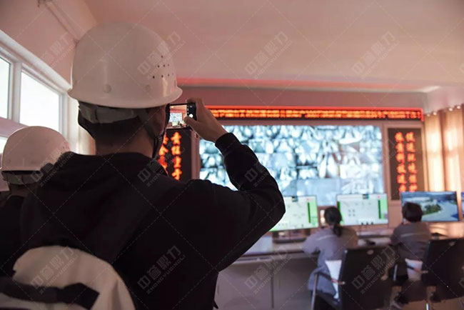 參觀生產線中控室