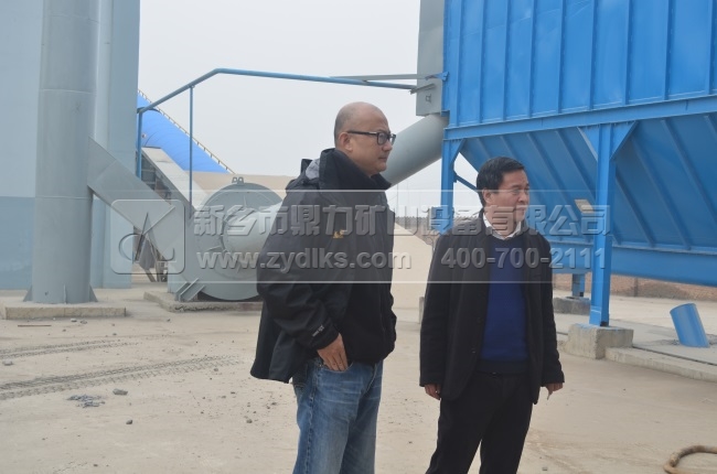 韓秘書長等人對設備的參觀