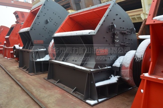 石灰石生產(chǎn)線高性價比設(shè)備之新鄉(xiāng)鼎力錘式破碎機(jī)