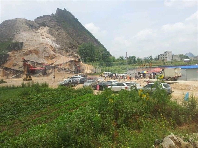 振動篩對物料進行篩分分級