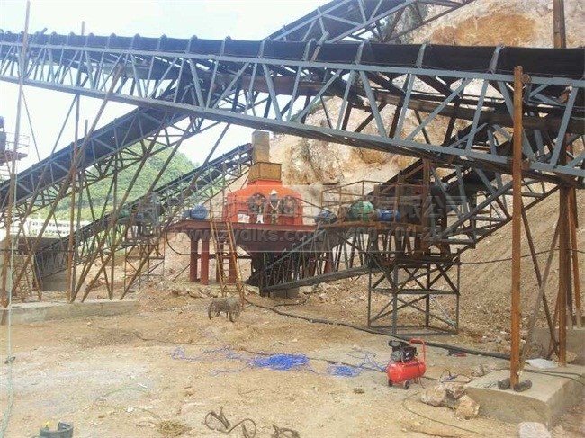 制砂生產線中的重型錘式破碎機