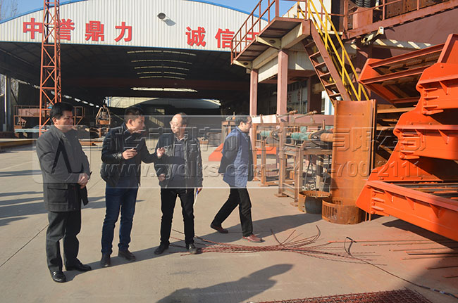 中譽鼎力銷售經理仔細回答考察團問題