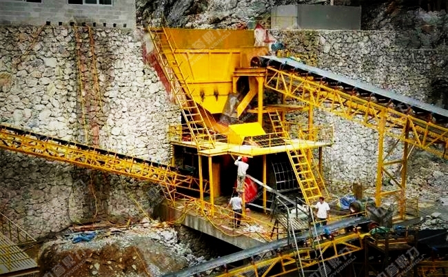 生產(chǎn)線上的料倉(cāng)及破碎設(shè)備