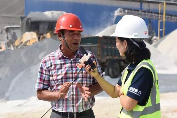 采訪燈草山采石場(chǎng)譚總