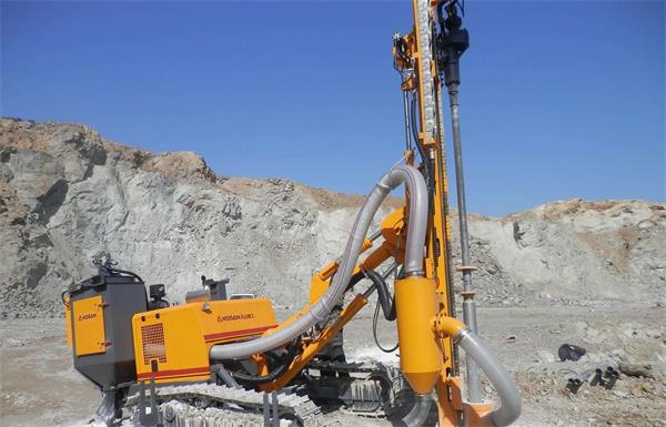 石料廠鑿巖現場