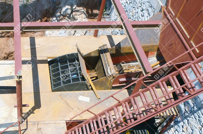 重型錘式破碎機現(xiàn)場