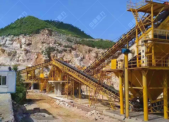 開采石頭加工現(xiàn)場(chǎng)