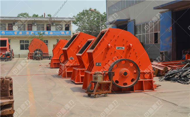 1400型錘式破碎機