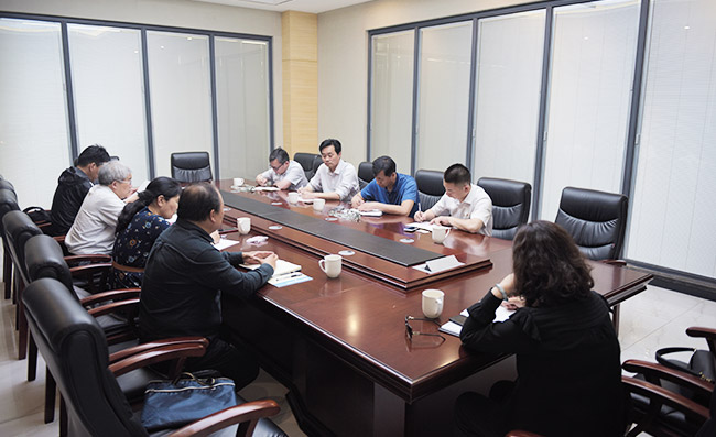 新鄉市工信局及新鄉職業技術學院導蒞臨中譽鼎力交流校企合作