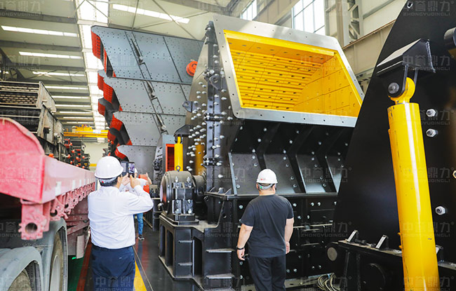 參觀智能化一體生產車間