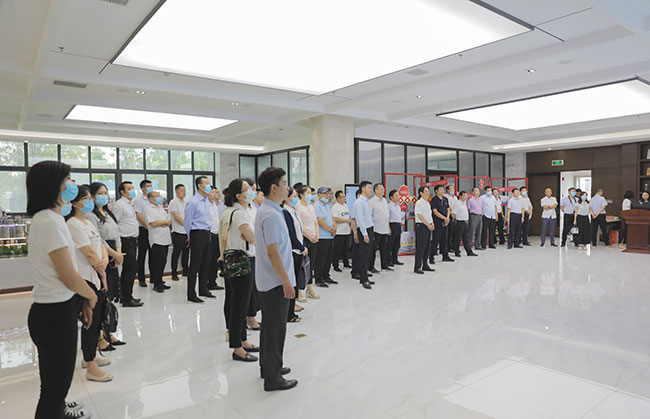 新鄉市直各單位人員組成的80人觀摩團蒞臨中譽鼎力